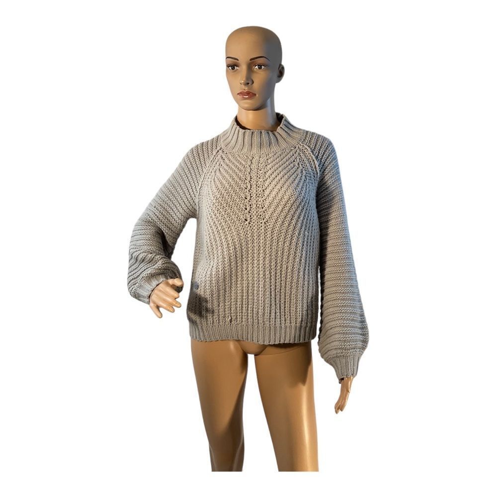 Women’s Gray Sweetheart Sweater long sleeve 100% Acrylic Size Small.